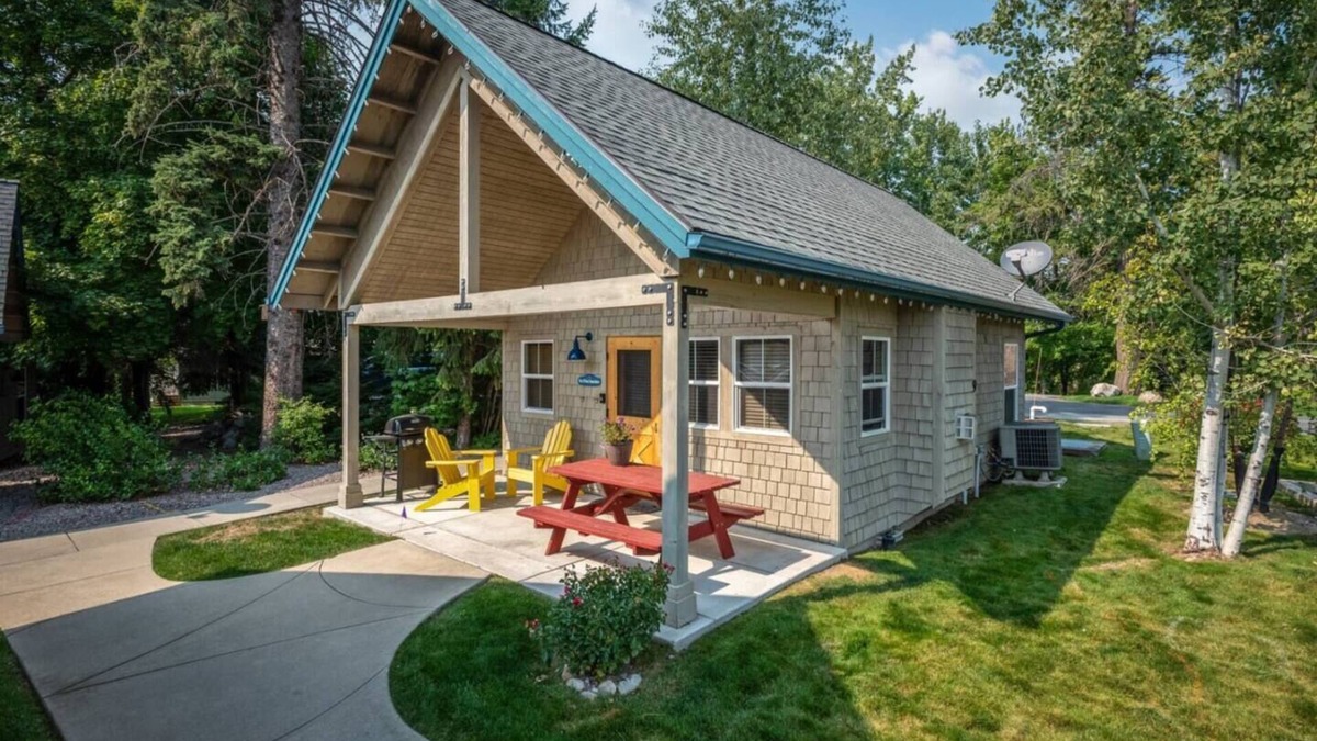 Dover House | Five O'Clock Somewhere - Courtyard Beach Bungalow