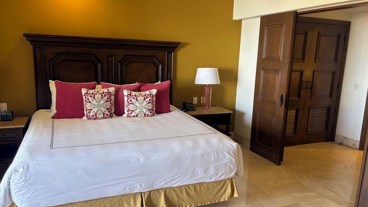Marina Resort | Five star resort with multiple infinity and swim up pools in Cabo San Lucas
