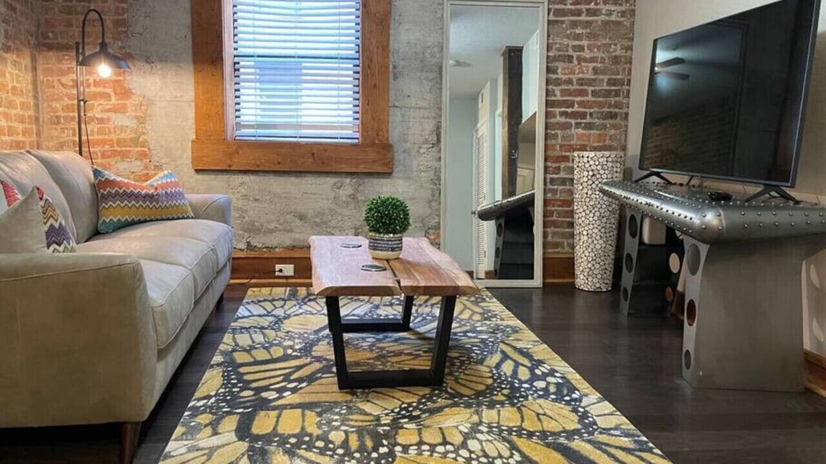 Western Branch North Condo | Five Star Stay - Downtown 1BR/1BA