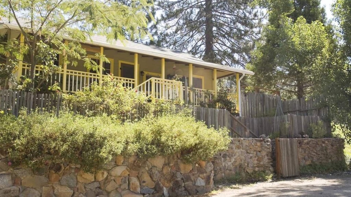 Pinehurst Cabin | Fivespot Cabin, an art and nature lover's retreat