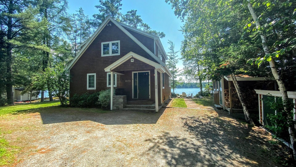 Whitefield House | FL Amazing Lake House 20 min from Bretton Woods. Stunning water views! Bonus Room.