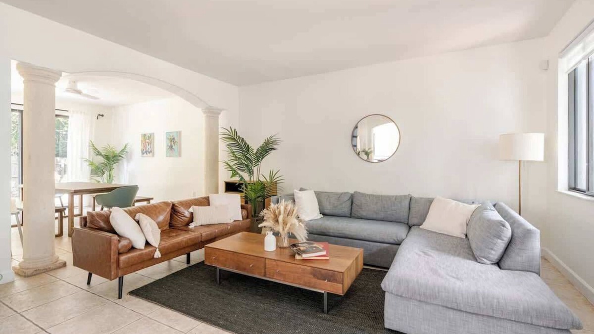 Tamiami House | FL1 House NEW Miami Oasis Game Room & Firepit!