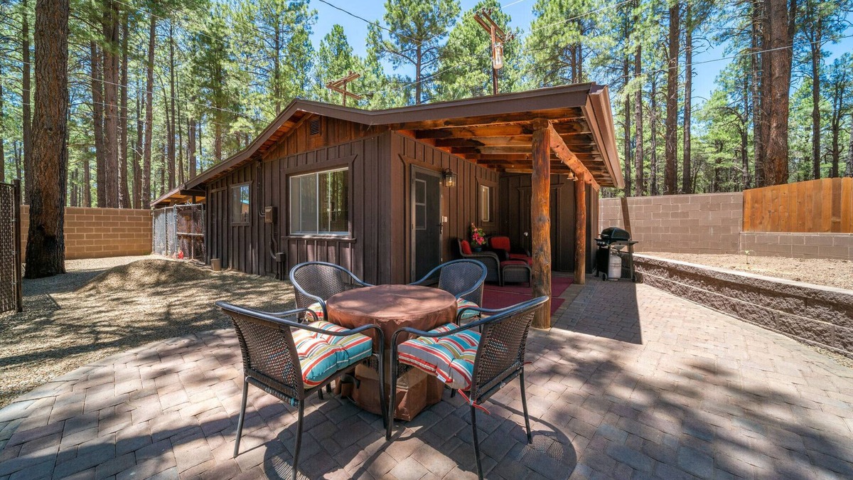 Flagstaff Cabin | Flagstaff Cabin Retreat Nestled in the Quiet surround of Ponderosa Pines