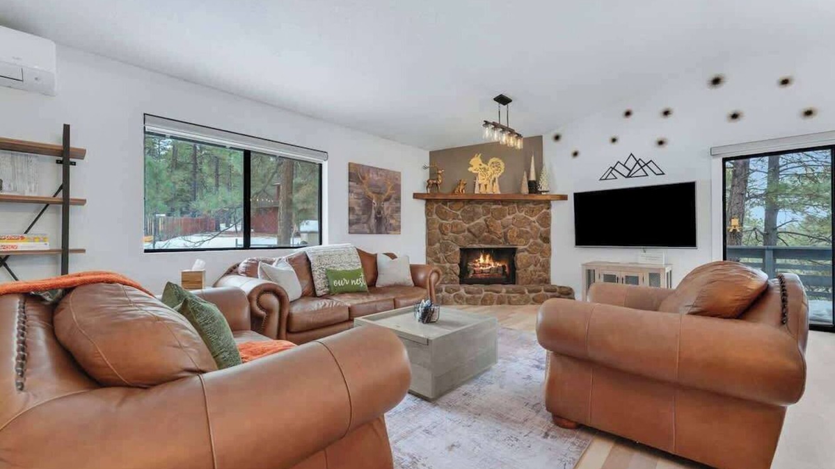 Kachina Village House | Flagstaff Cabin w/Wi-Fi & Fireplace Retreat
