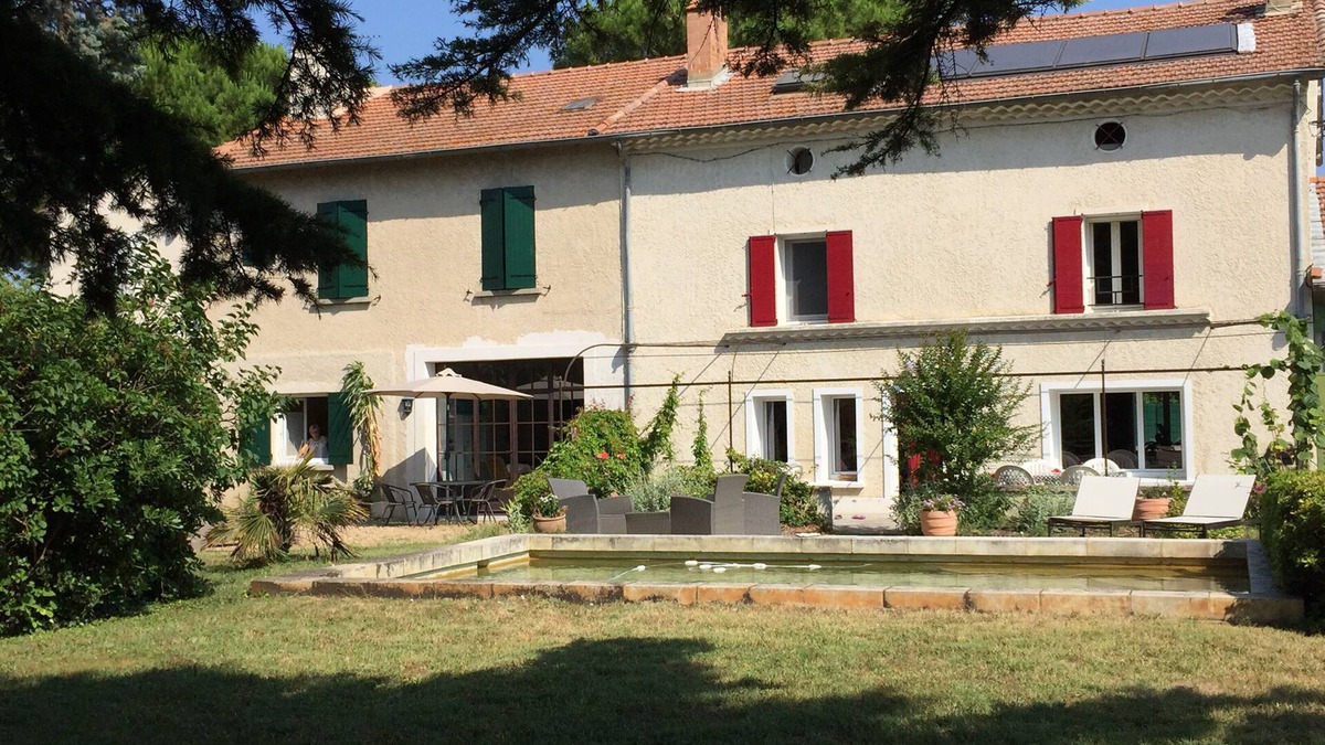 Saint-Saturnin-les-Avignon Apartment | flat - 2 rooms - 3 persons