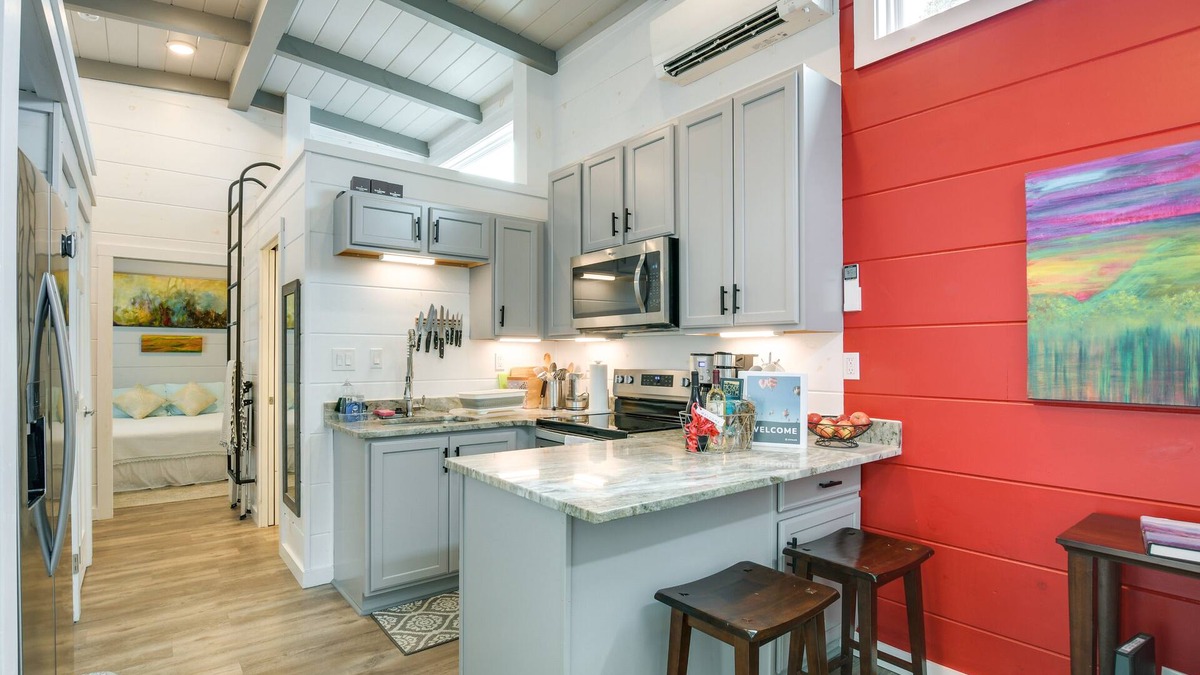 Upward House | Flat Rock Tiny Home: Fall Getaway w/Grill!