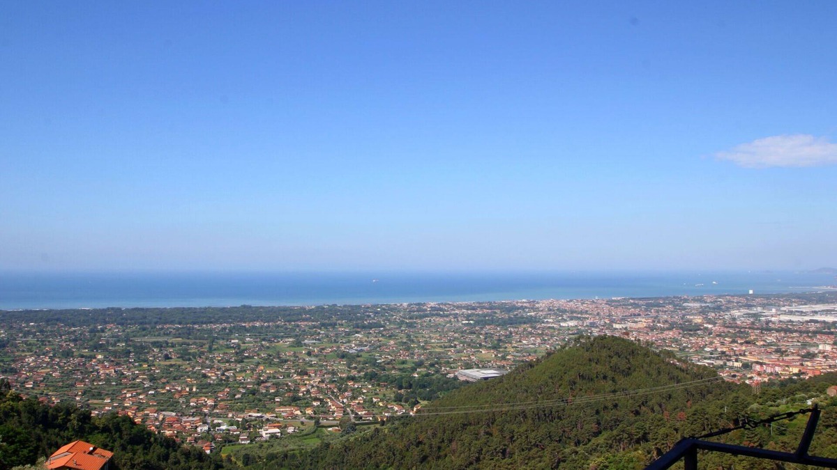 Montignoso Apartment | Flat with beautiful Sea View in Tuscany