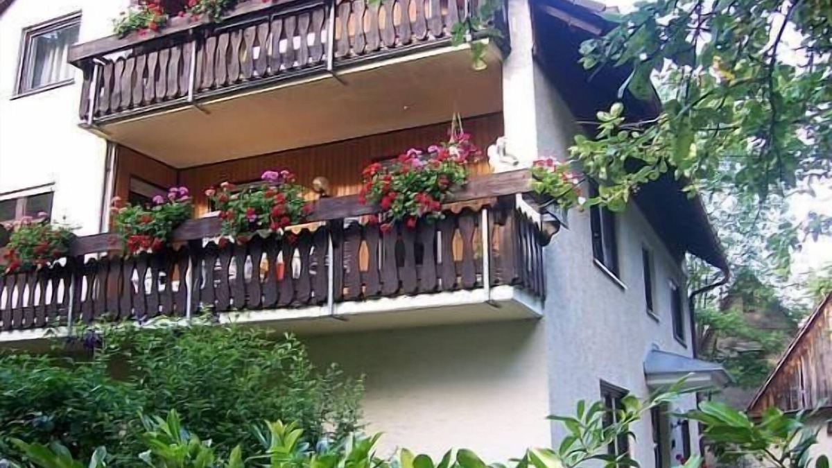 Goessweinstein Apartment | Flat with garden, barbecue and terrace