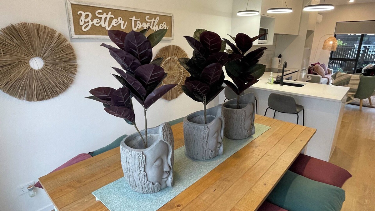 Flat Bush House | Flatbush Holiday Accommodation, 3 Bedroom Town House WH1 | Apartment