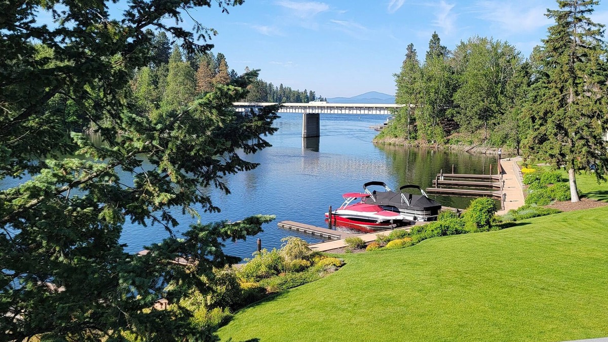 Bigfork Apartment | Flathead Lake front Condo with fabulous views Bigfork, MT