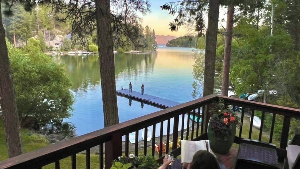 Lakeside House | Flathead Lake Retreat ~ Wrap Yourself in Nature with All the Comforts of Home