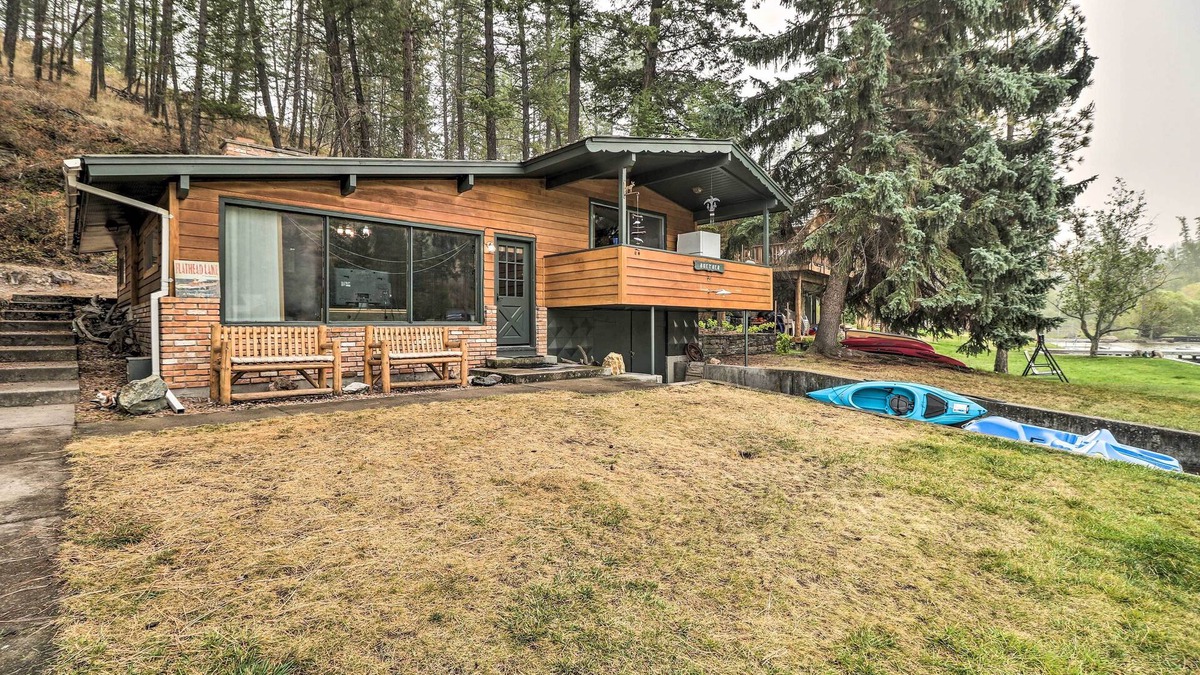 Polson Cabin | Flathead Lake Waterfront Cabin w/Dock & Kayaks