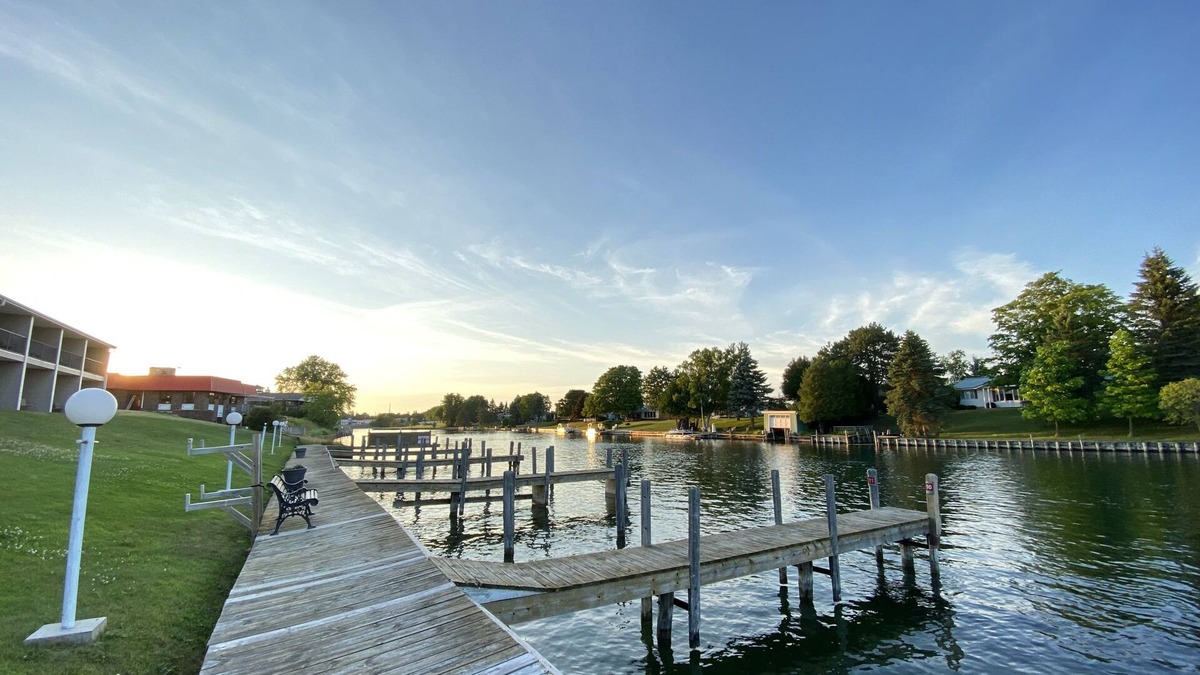 Cheboygan Hotel | Fleetwood Inn & Suites