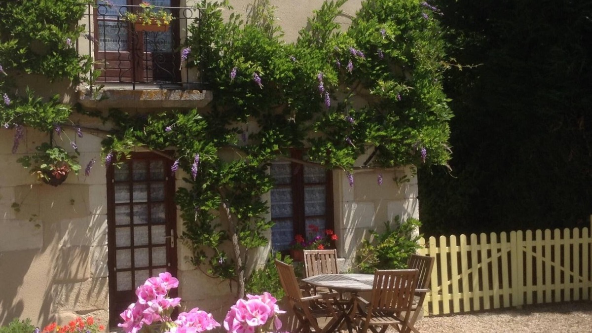 Saint-Remy-sur-Creuse Cottage | Fleurs de Glycine - A beautiful French Gite by the River Creuse