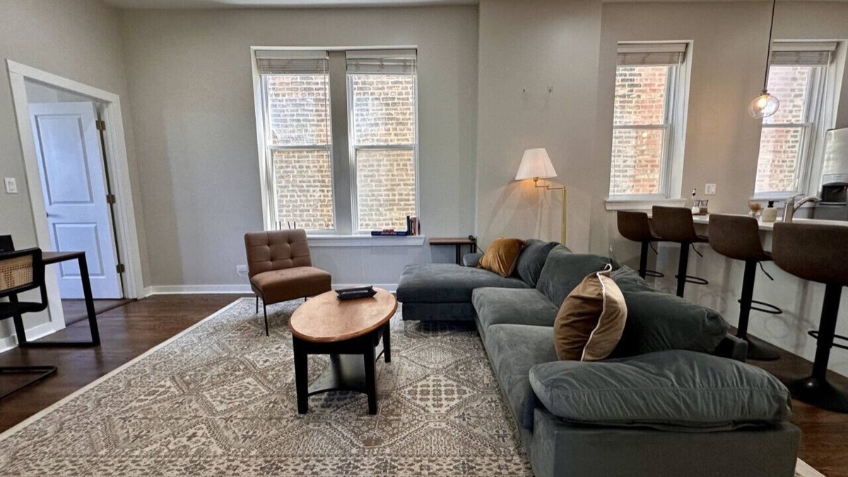 West Town Apartment | Flexhome West Town 2BR Apt T1