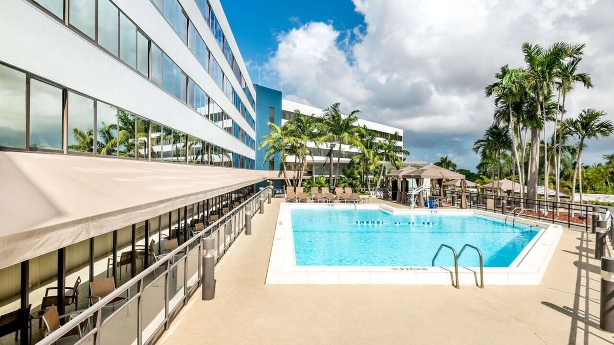 Flagami Hotel | Flexible Meeting Spaces! 4 Lovely Units, Perfect for Hosting Group Events