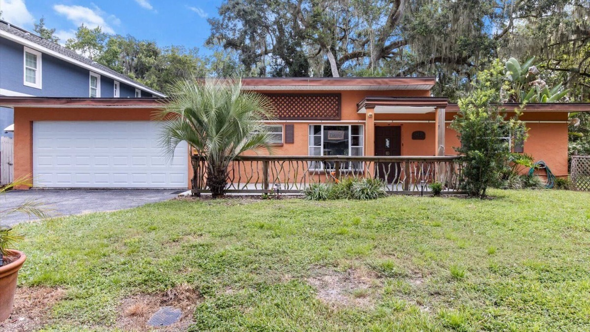 Crystal River House | Flexible Policies- Coral House!, with private pool! Steps away from Kings Bay