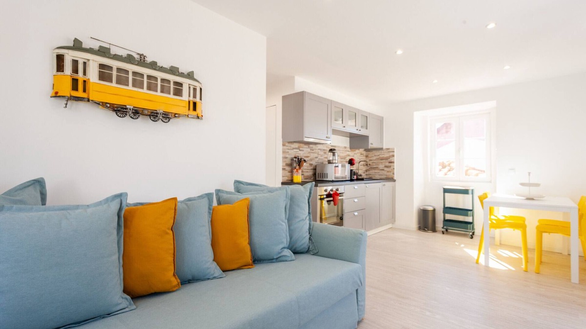 Linda-a-Velha Apartment | FLH Ajuda Modern Apartment