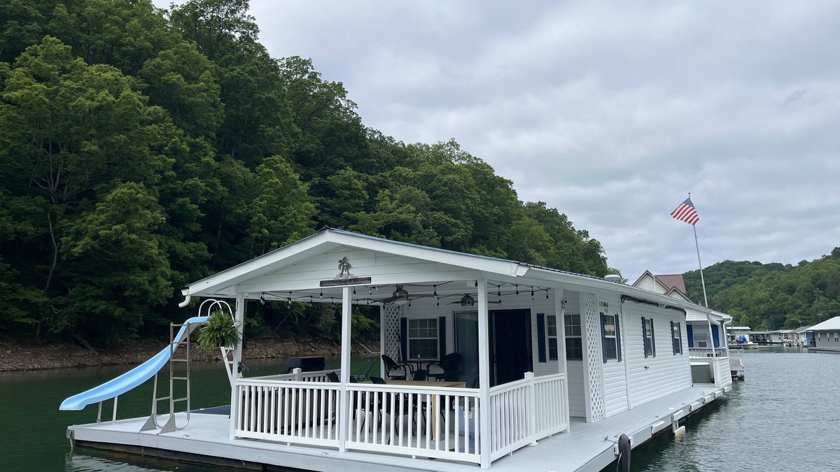 Big Creek Boat Rental | Floating Cabin - Another Day in Paradise at Whitman Hollow Marina
