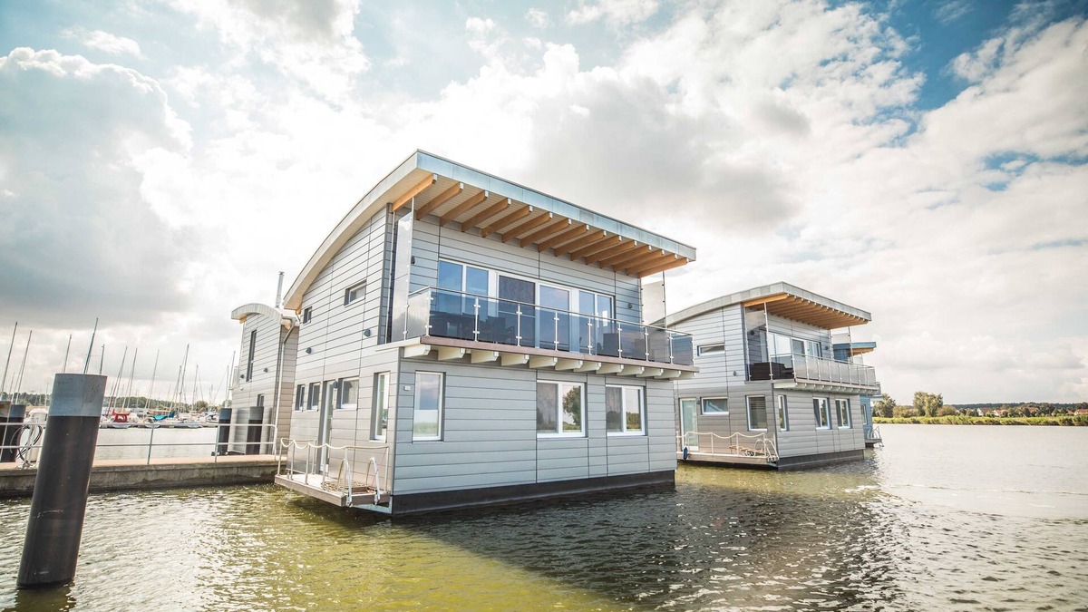 Kroeslin Boat Rental | Floating-house Nr. 5 Freya mit Kamin und Sauna - 02. Floating Houses mit Kamin