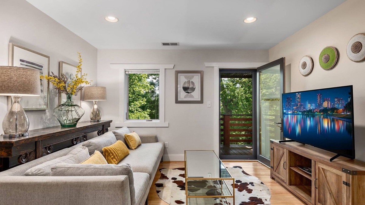 Kenilworth House | Floating in a forest with mountain views - minutes to downtown, Biltmore & shops