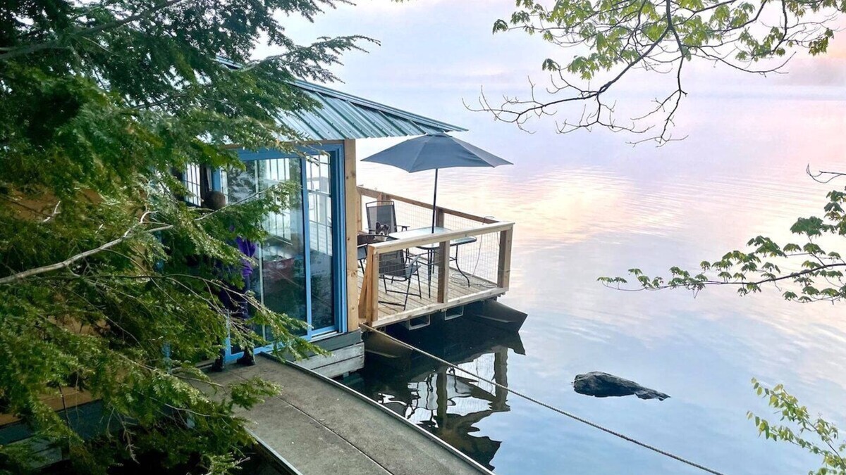 Monmouth Boat Rental | Floating Island Cabin