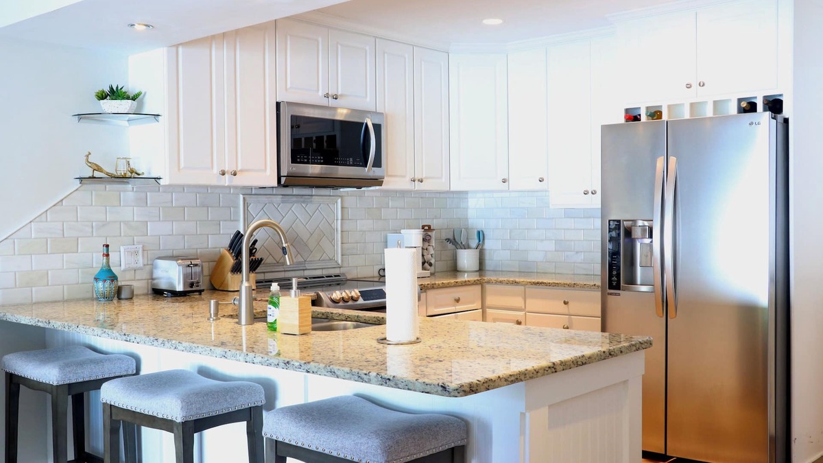 Southside House | ~Floating Leaf Sleeps 8 Heated Pool & Shade~