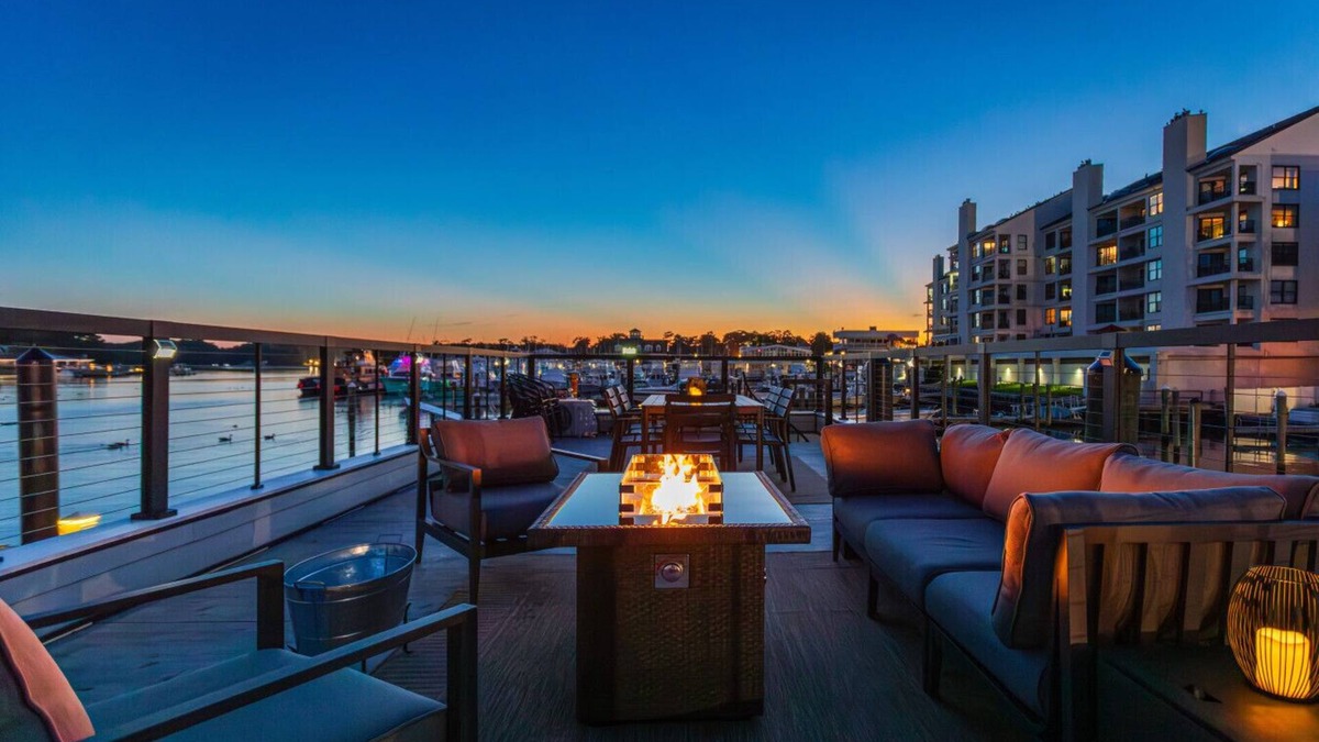 Dam Neck Boat Rental | FLOHOM 10 - Floating Luxury Steps from the Beach