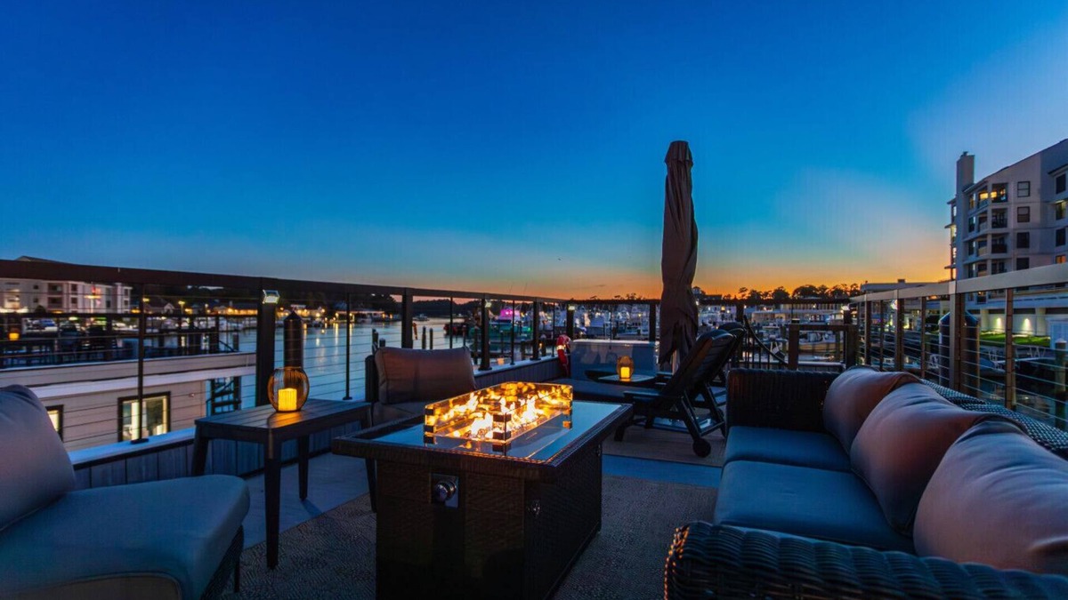 Dam Neck Boat Rental | FLOHOM 11 - Serene Sunsets with 360° Views