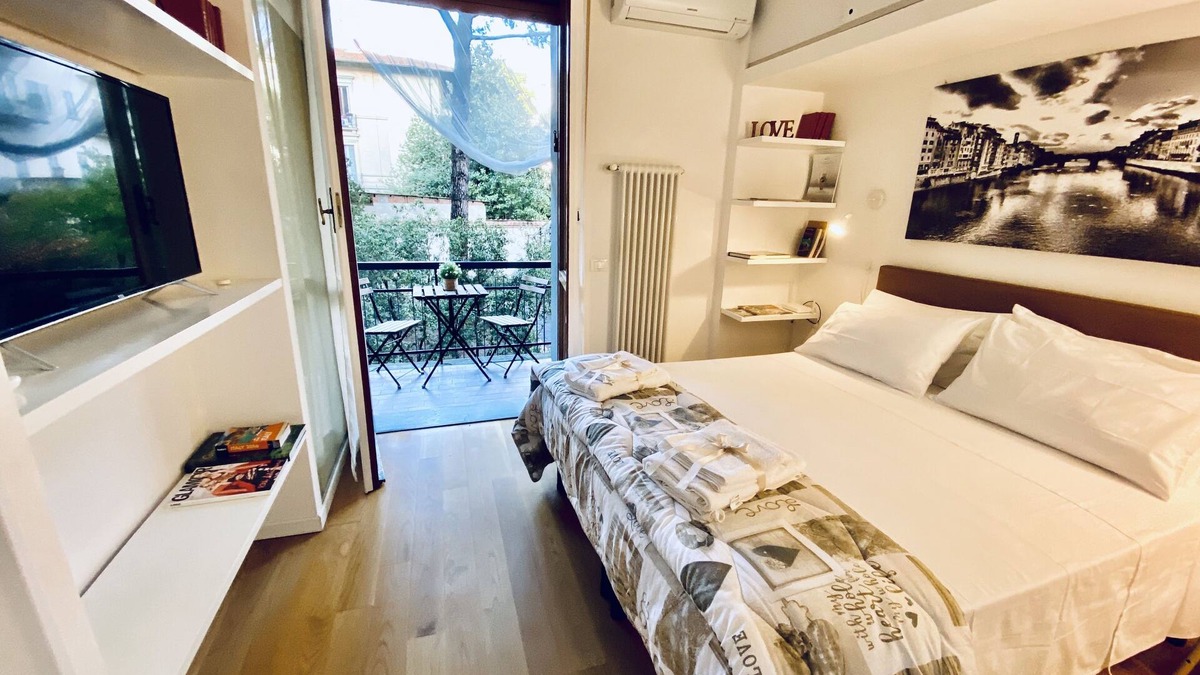 Le Cure Apartment | Florence Libertà apartment with balcony