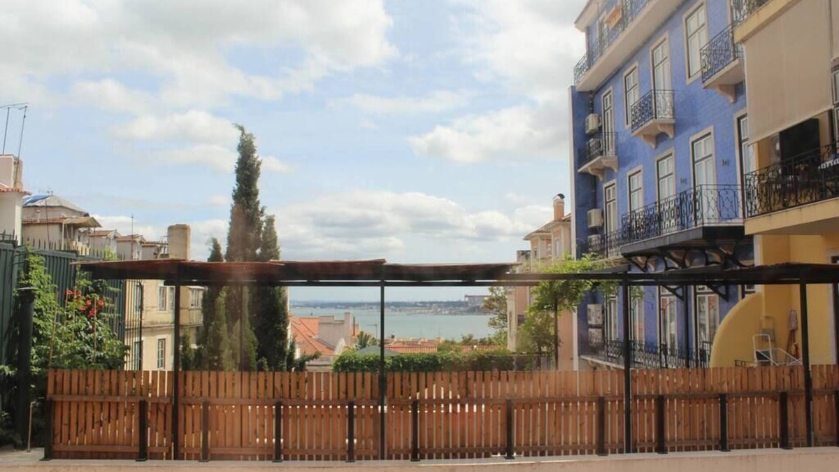 Encarnacao House | Flores - Triplex in Chiado w/terrace & parking!