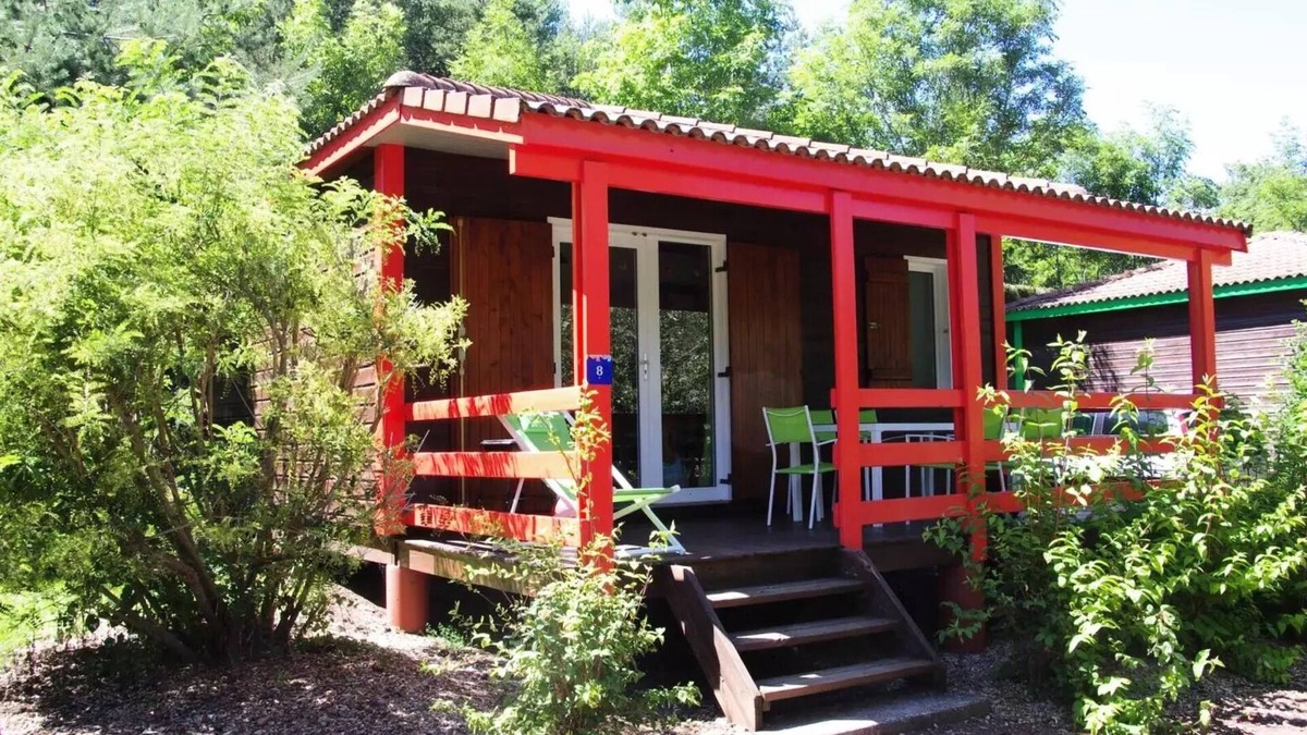 Saint-Paulien Ski Chalet | Flower Camping La Rochelambert * - Chalet Marina - TV Comfort 30m2 - 2 bedrooms + covered terrace 15m2 6 people
