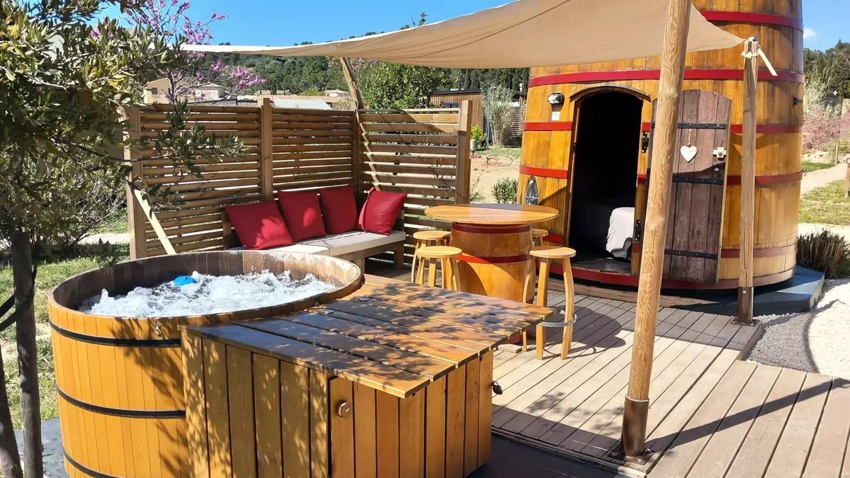 Bize-Minervois House | Flower Camping Olivigne * - Lightningterre 1 bedroom (Breakfast, bed/house made, basket aperitif) + SPA 2 to 4 people - 2 pers. included in the tariff
