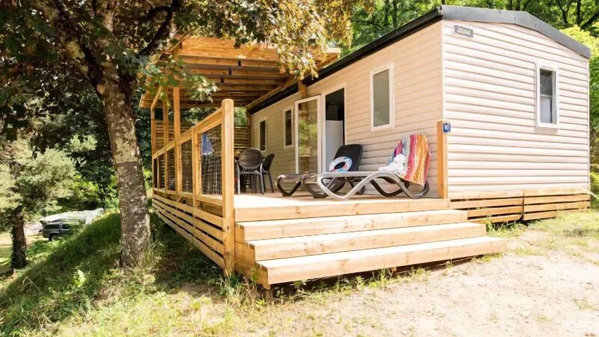 Les Ollieres-sur-Eyrieux House | Flower Camping Mas de Champel * - Mobile-Home 30m2 Premium - 2 bedrooms - Covered terrace - CLIM + TV + sheets + towels included 4 people