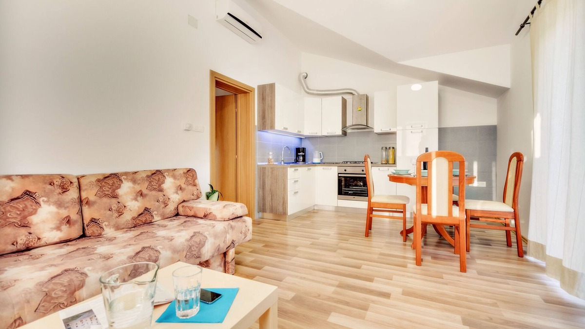Brodarica Apartment | Fluctus apartments - pet-friendly apartments with a view on the forrest and sea