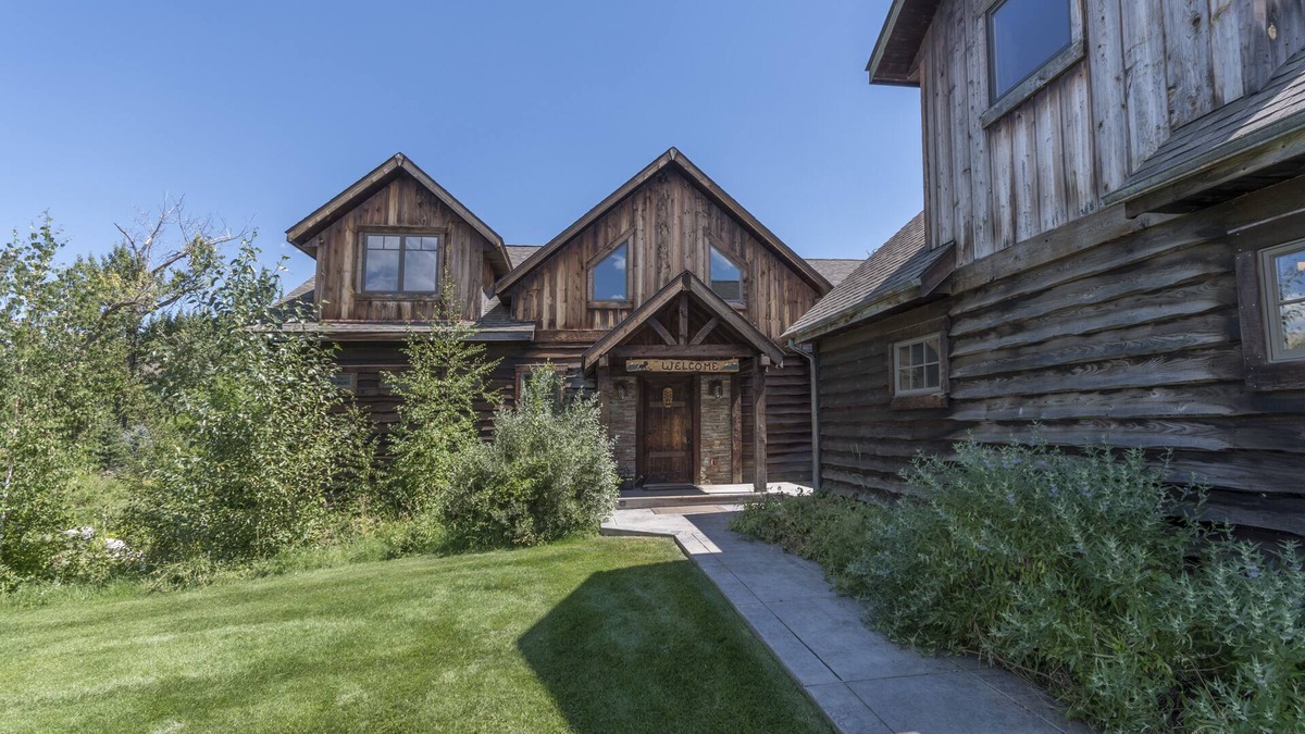 Missoula House | Fly Fisherman's Lodge on the Bitterroot River, Lolo Mt