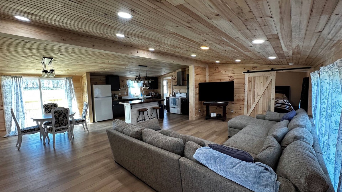 Wilmington Other | Fly in on a grass runway to a charming 3-bedroom house on a pheasant preserve