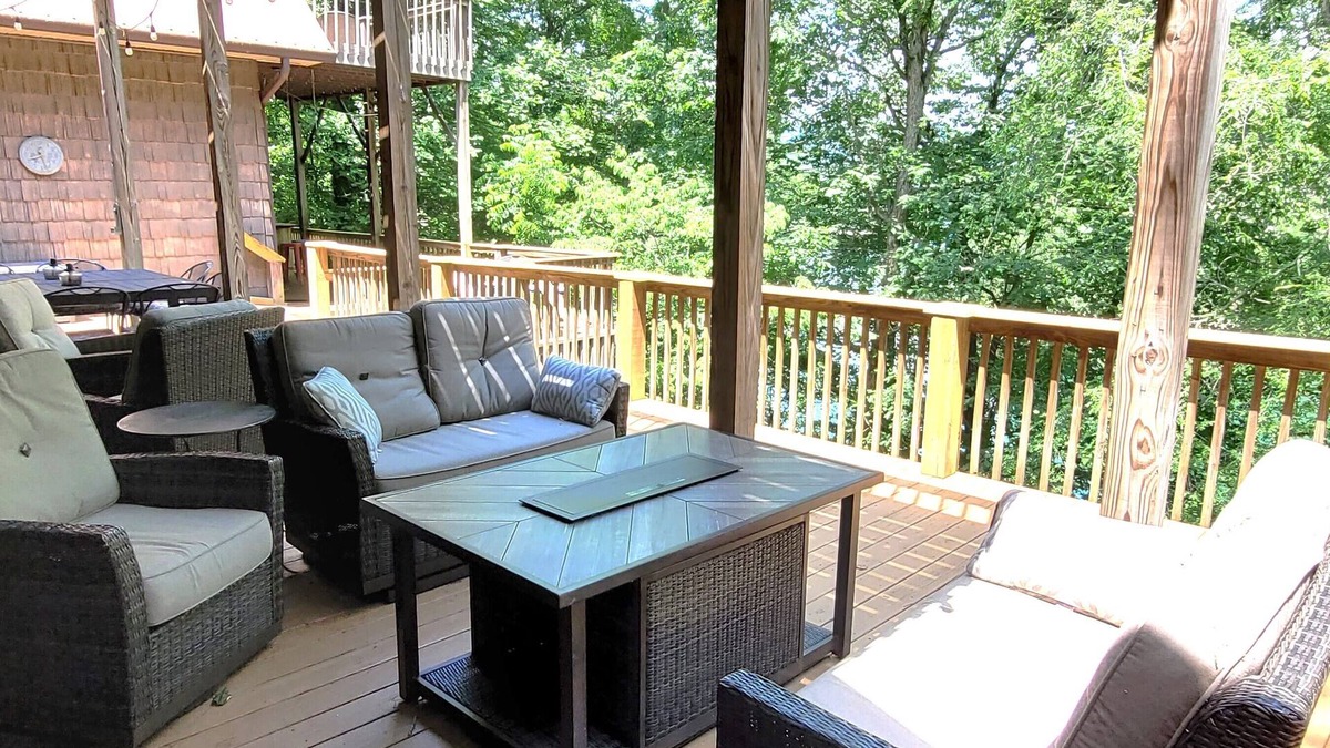 Jacksboro House | Flyers'Landing-Lakefront Home with 6 Bedrooms & Private Dock