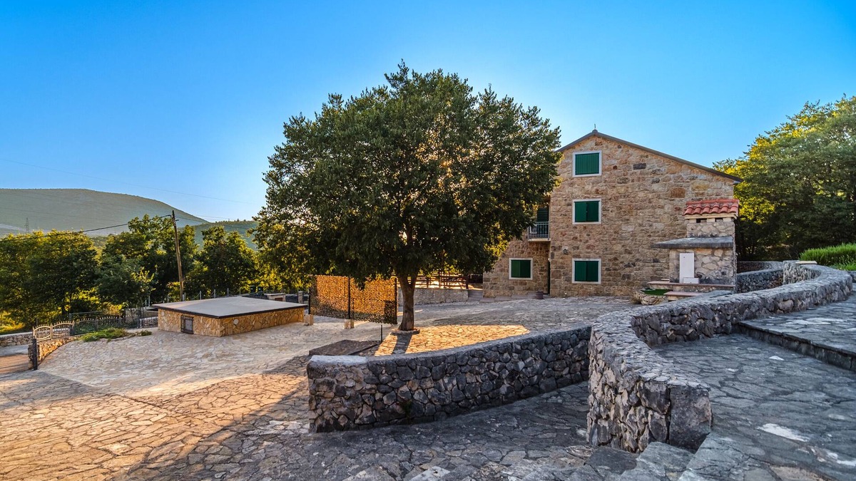 Trolokve Villa | Flying Stars - Luxury Stone Villa, Family-friendly, near Split and Trogir