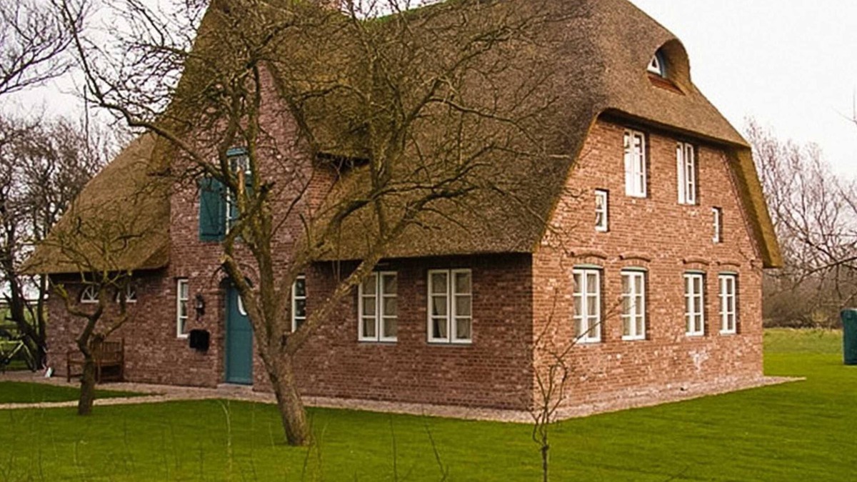Suderende House | Föhrhaus, detached house, articulated turning