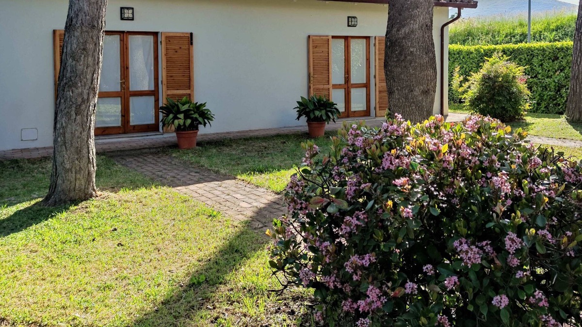 Foligno House | Foligno holiday accommodation with swimming pool and garden