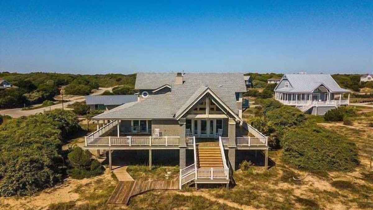 South Beach House | Following Seas is a Oceanfront 5BR/5BA retreat for families of all sizes!