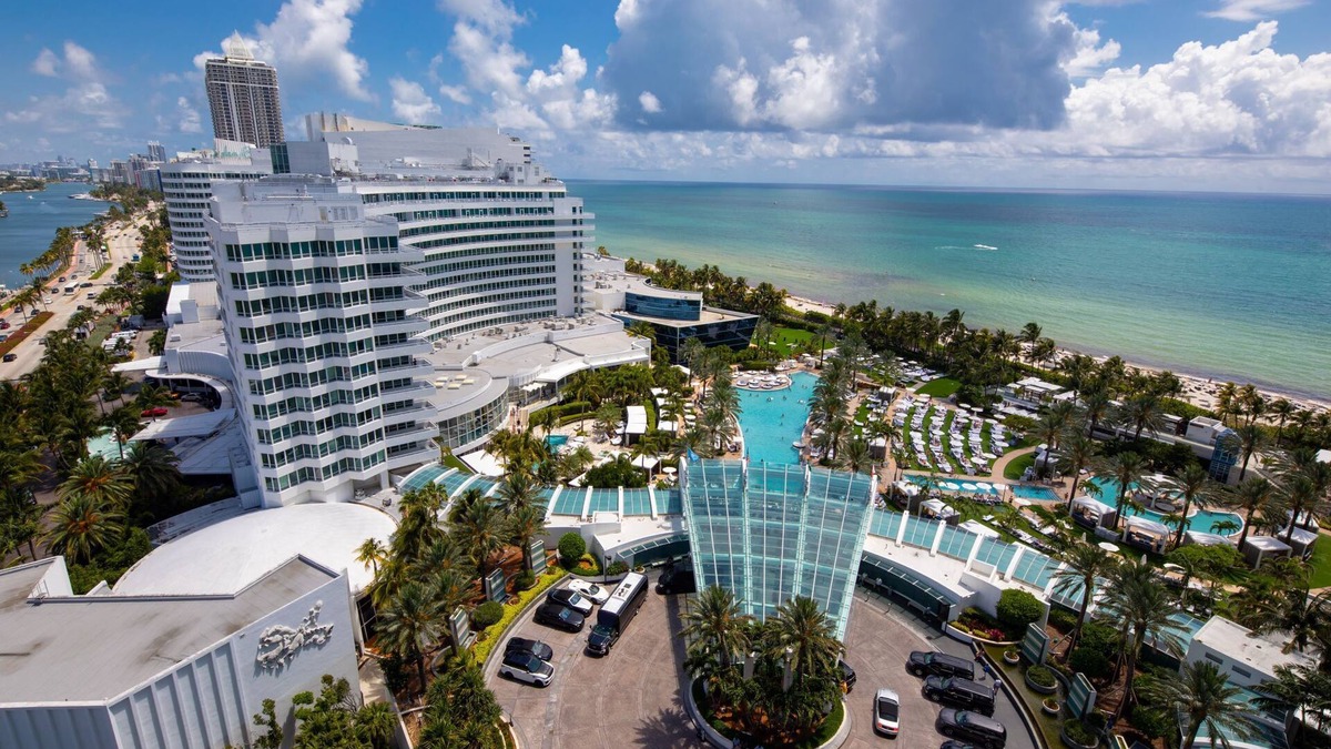 Seybold House | Fontainebleau Tresor Tower ll Private Ocean View Junior Suite
