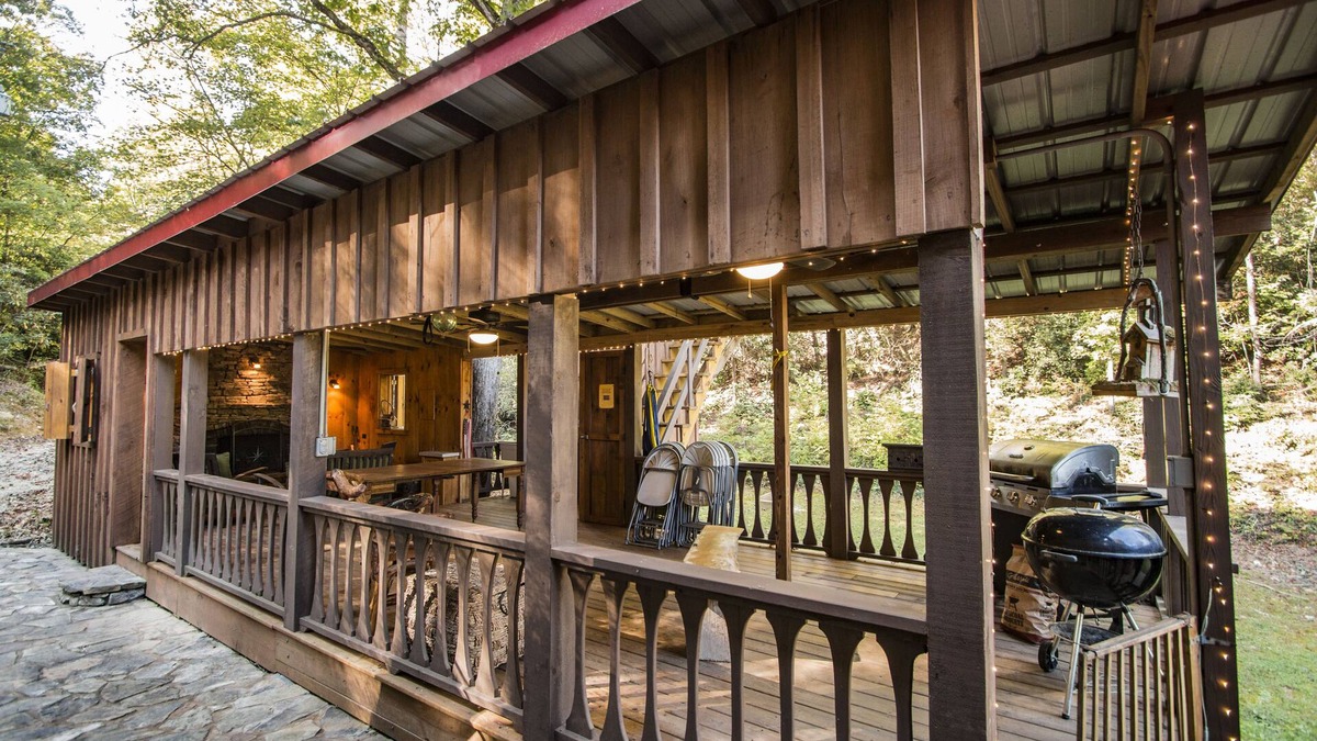 Robbinsville Cabin | Fontana Lake Cabin w/Private Dock , Fishing Pond, Huge Covered Porch & 50+ Acre