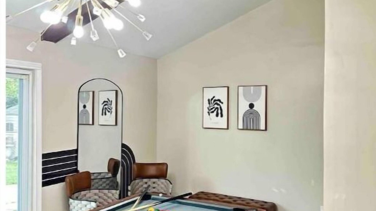 Southfield House | Football Fantasy SLPS 6 with 3BDS & 2.5BTH near AnnArbor, FoRdFiELd, B'HAM, DET