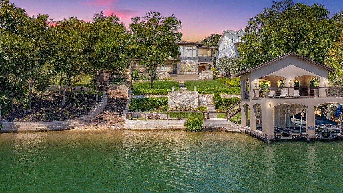 Steiner Ranch House | Football Fave - Waterfront with Private Mini Beach