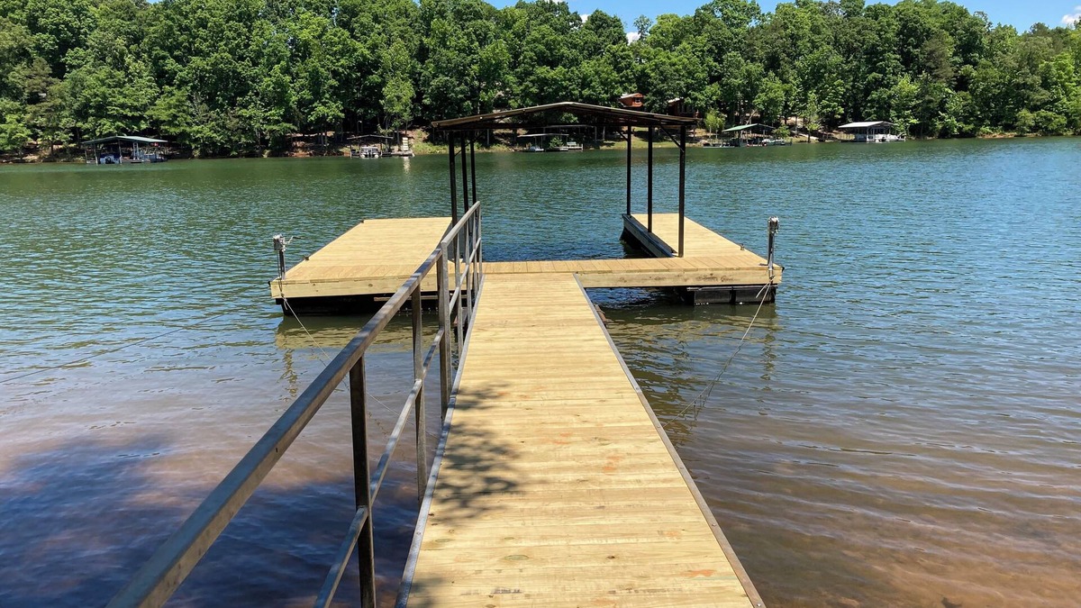 Hartwell Cottage | Football season is coming! UGA or Clemson? We've got you covered!
