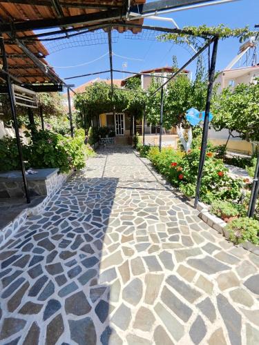Keratea Apartment | Foothills loft