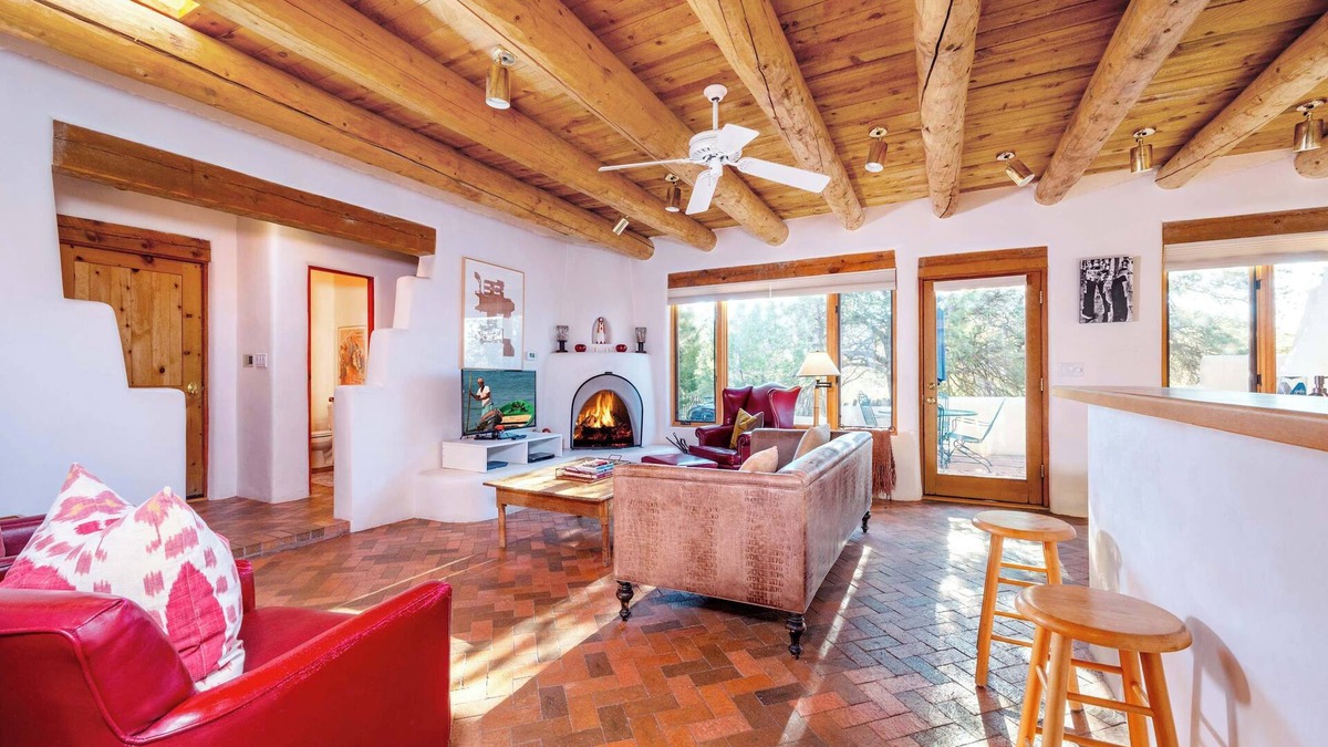 Santa Fe House | Foothills Retreat- Patios| Rooftop Deck|Quiet|2BR