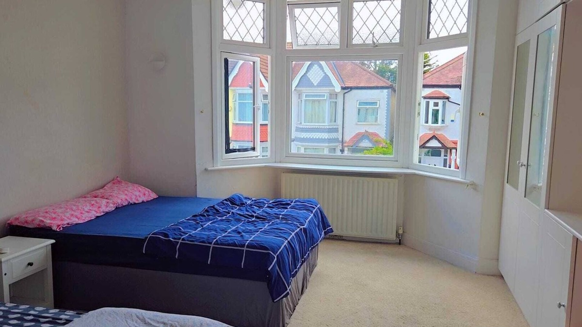 Wembley Central Bed & Breakfast | Footsteps away from wembley stadium. Best prime Location in wembley!nFamily Room